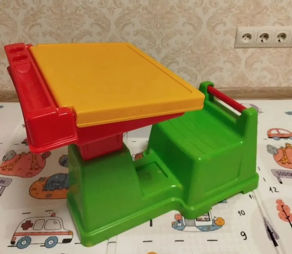 Парта для малышей