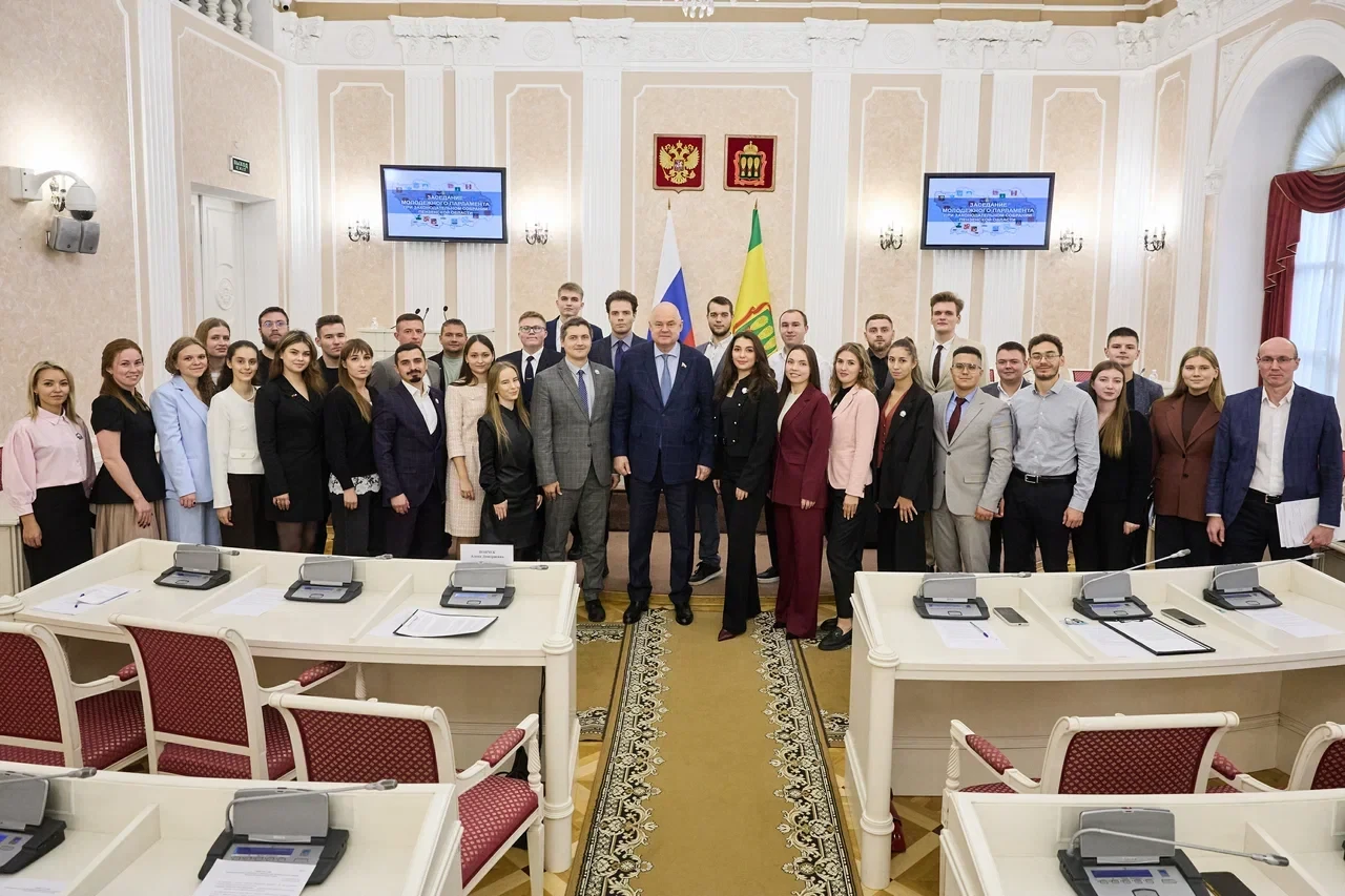 В Пензе молодые парламентарии ЛДПР обсудили законы о юридической помощи и студотрядах �...