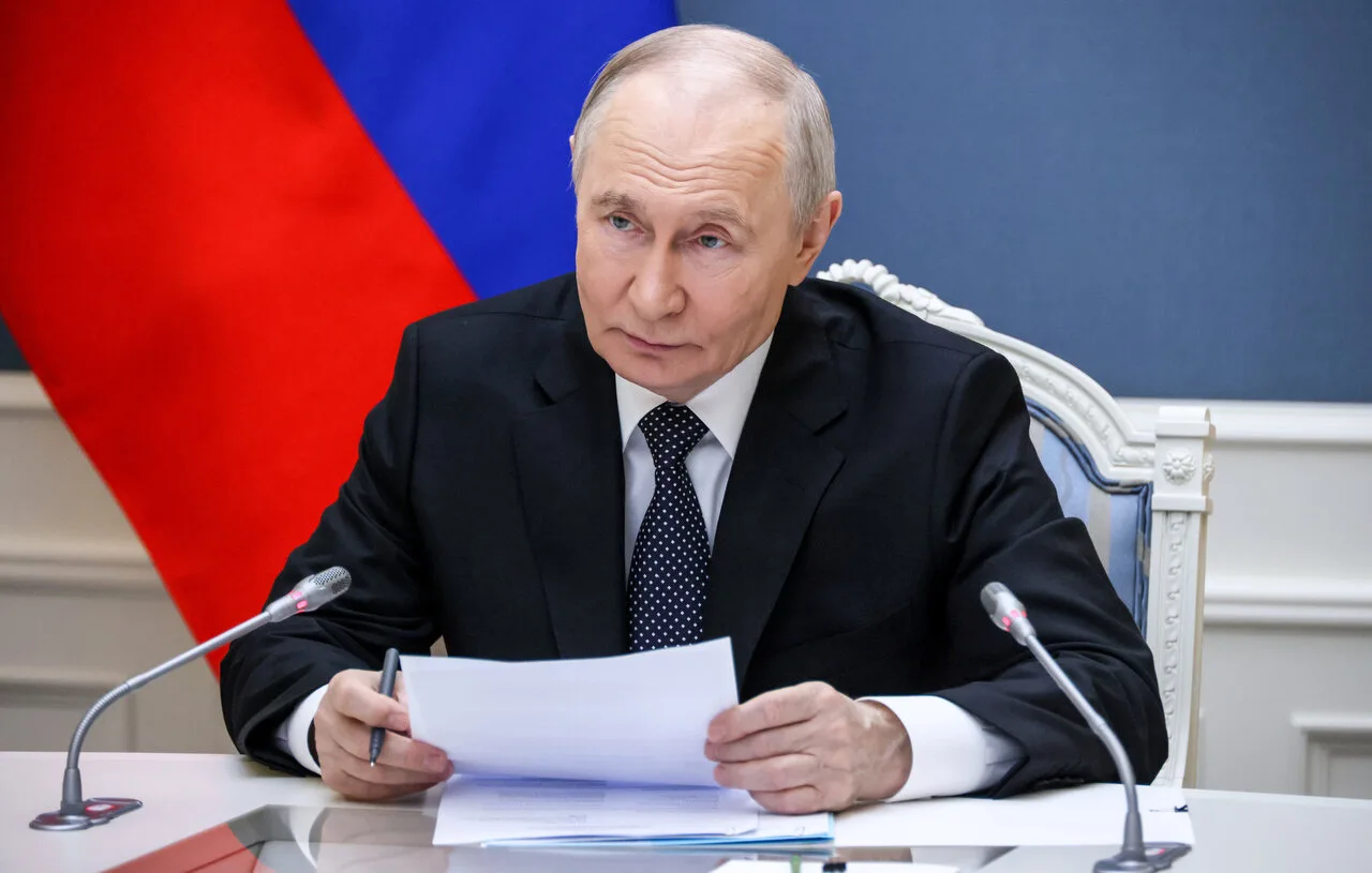 Путин предоставил гражданство России 26 иностранцам