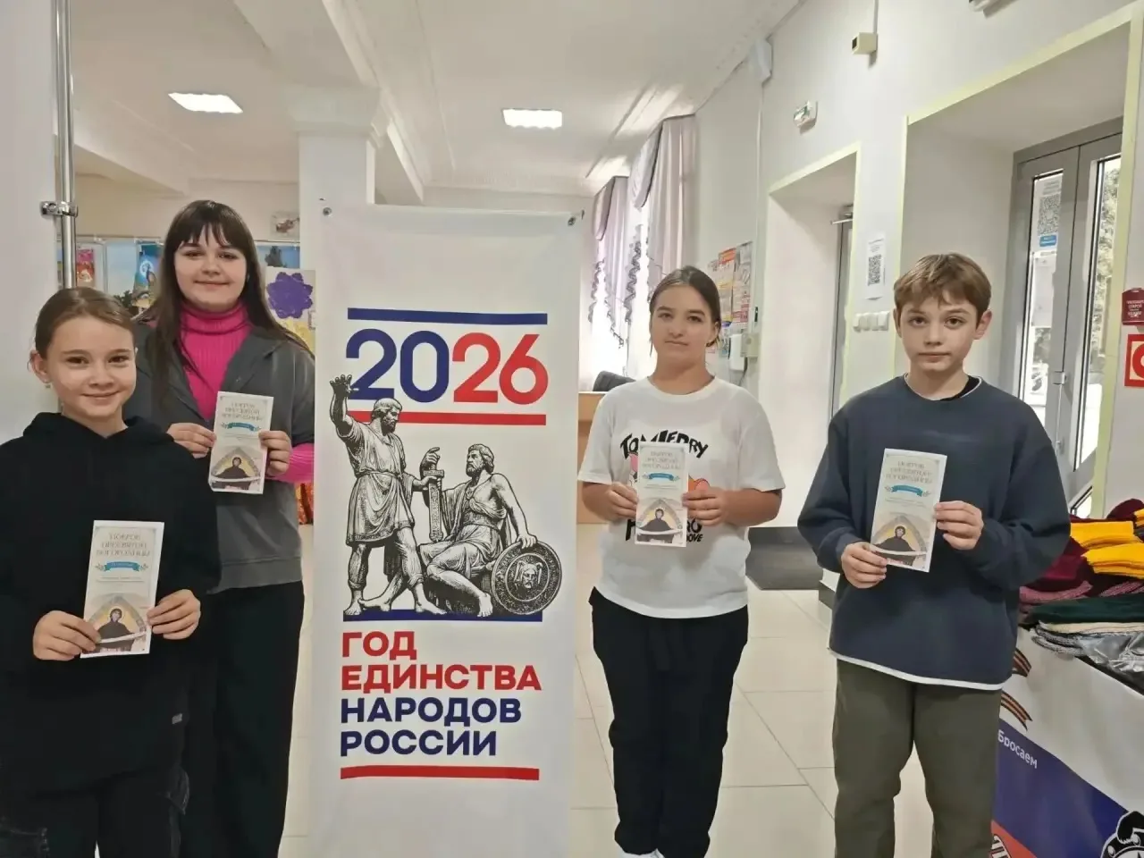 В преддверии Покрова Пресвятой Богородицы участники клубного формирования «Овация» ДК с...