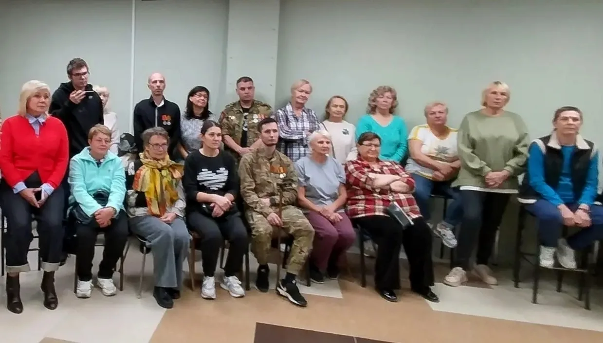 🇷🇺 Юнармейцы и воспитанники детского сада Северска приняли участие во Всероссийской а...
