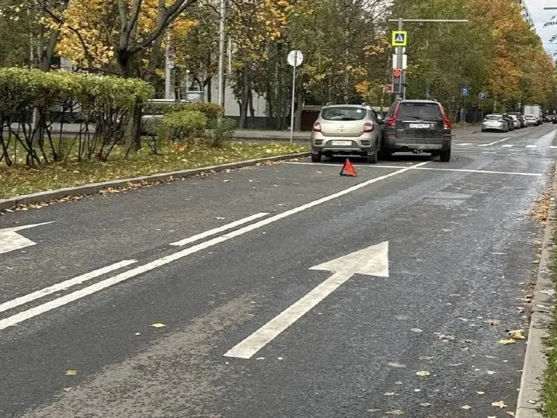 🚗 На Хотьковской улице ДТП заставило усомниться в дорожной разметке