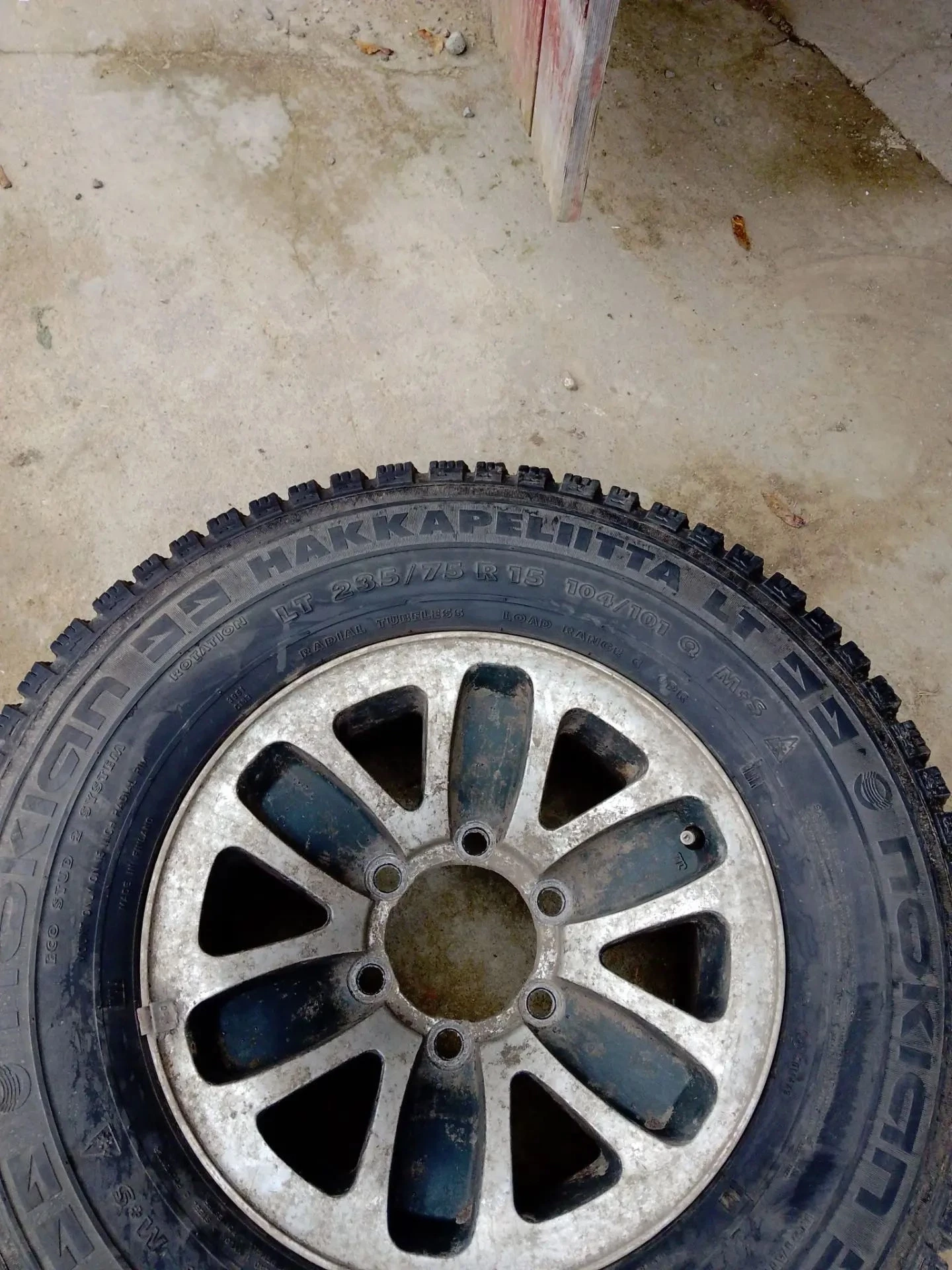 Куплю резину ,235/75 R15