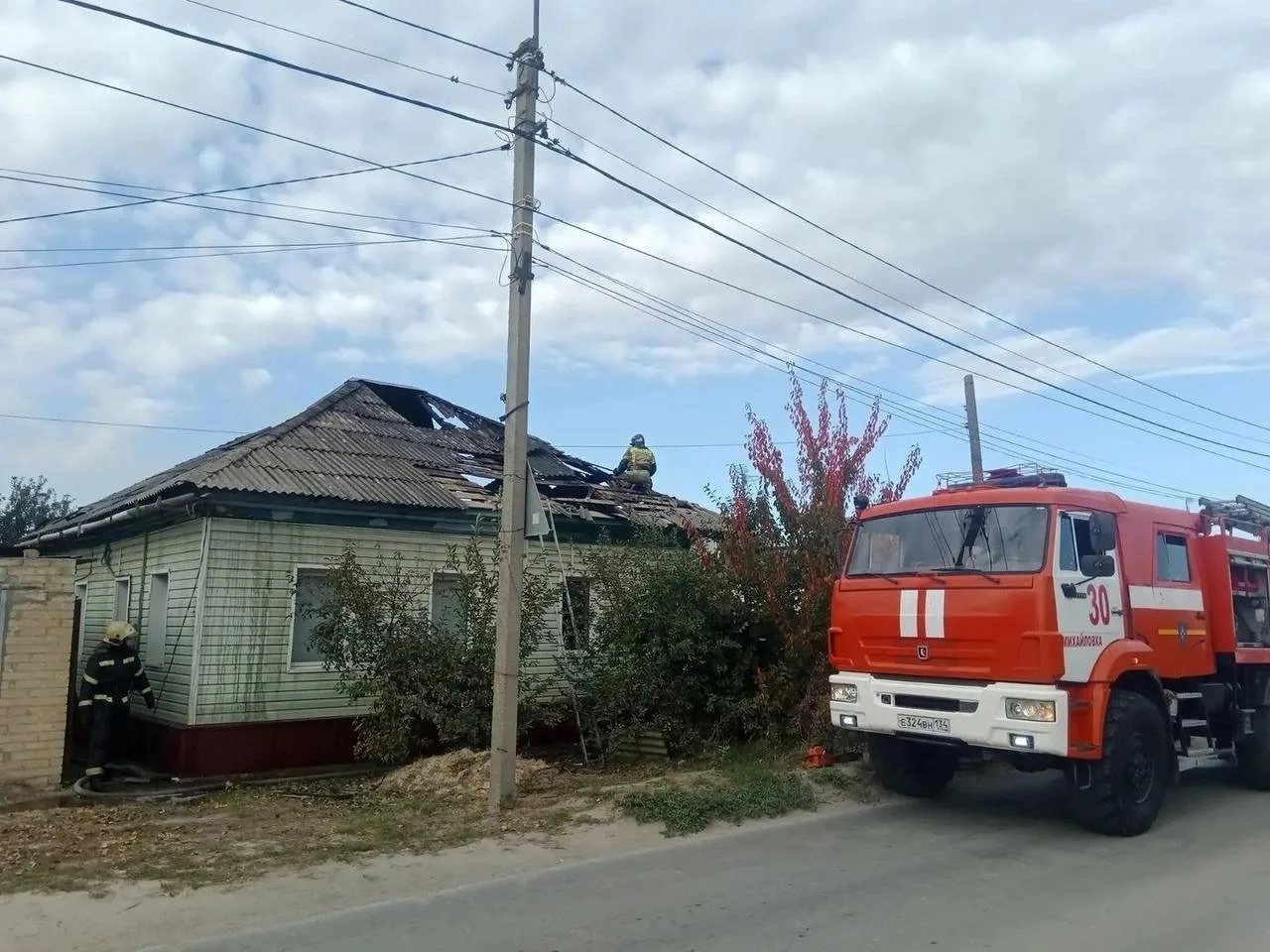 На улице Мичурина в Михайловке произошёл пожар, в результате которого полностью выгорел...