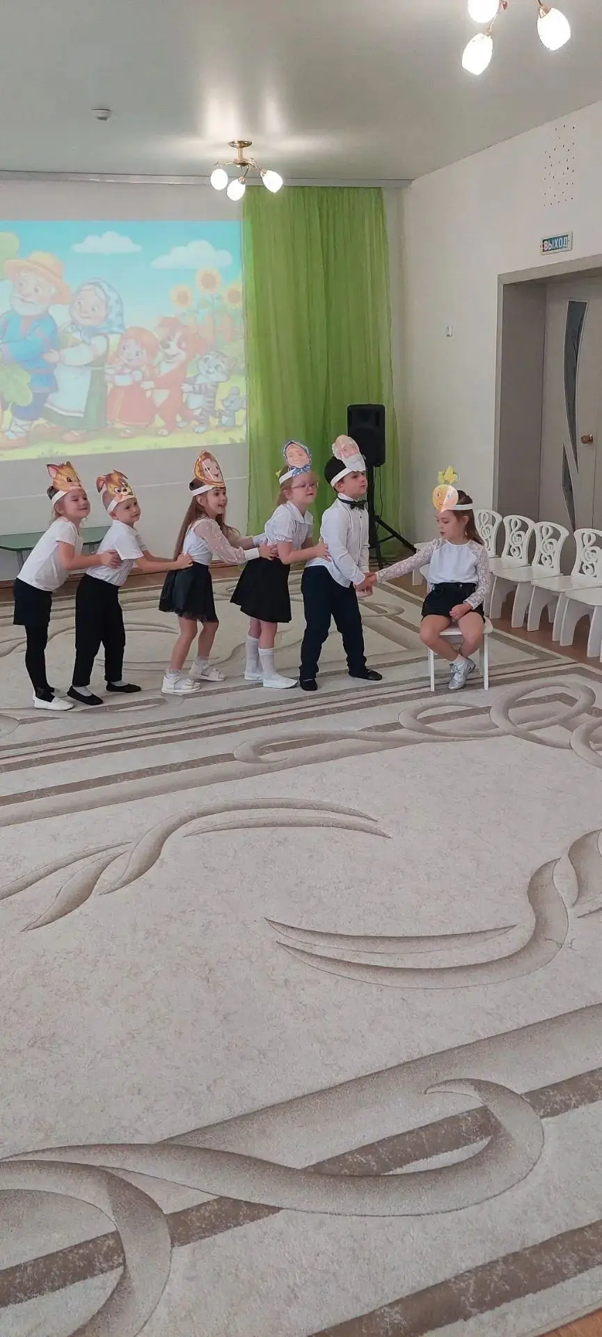 В преддверии всемирного Дня чтения дети старших групп "Знайки " и "Непоседы" приняли уч...