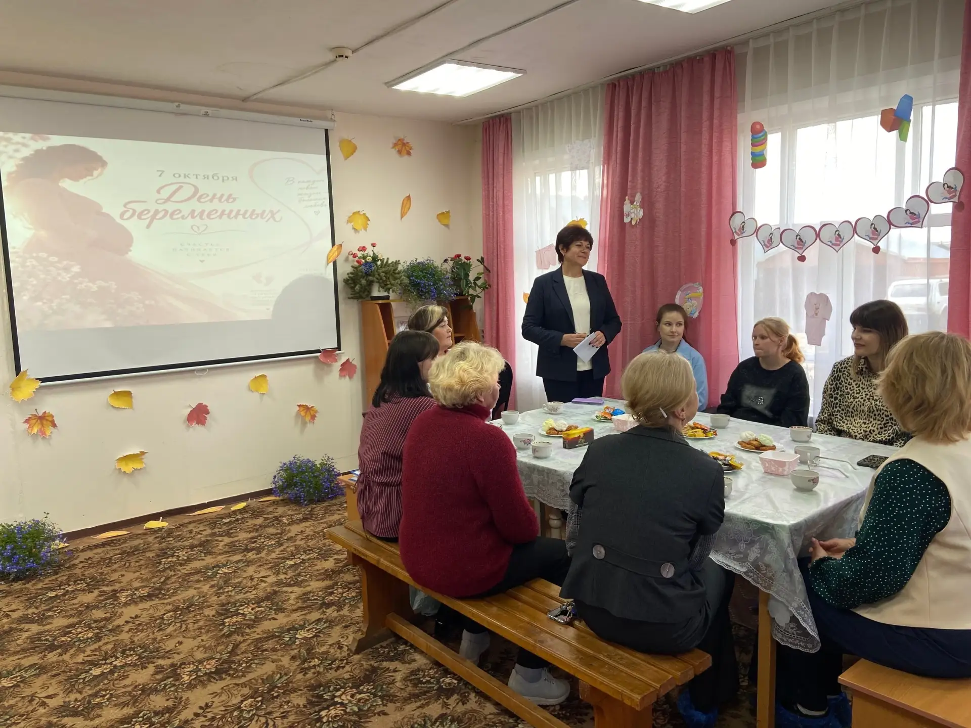 🌸✨ 7 октября в КОГАУСО «МКЦСОН в Унинском районе»  прошёл круглый стол, приуроченный к...