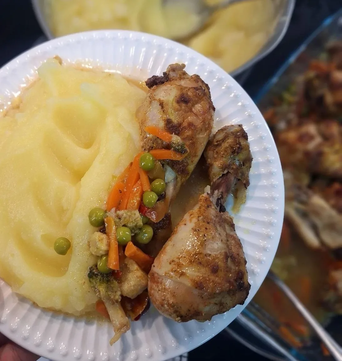 😋 Так, кто устал думать, что готовить своим на ужин? Я устала 😂. Точно знаю, что и вы...