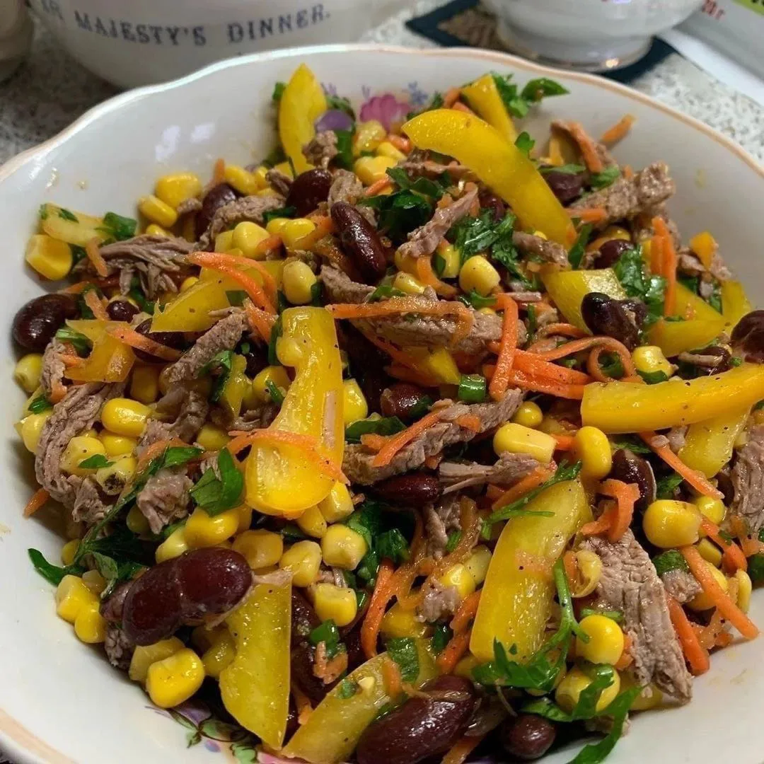 ✅Салат с говядиной и кукурузой.