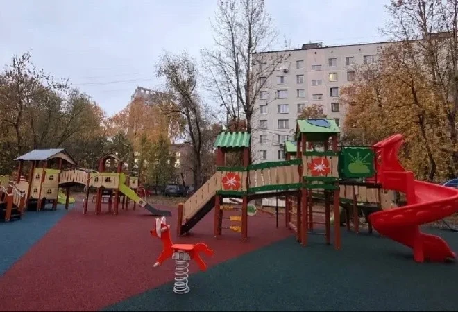 🌳 На Сиреневом бульваре обновили детскую площадку