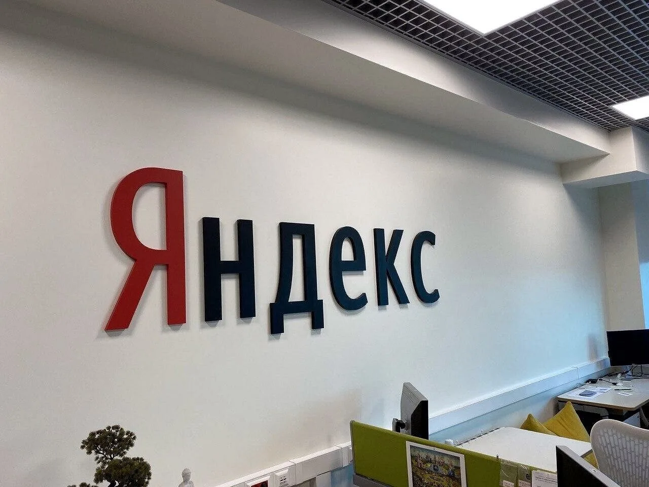 Нанесен удар БПЛА по третьему ЦОДу «Яндекса». Накануне компания сняла с себя ответствен...