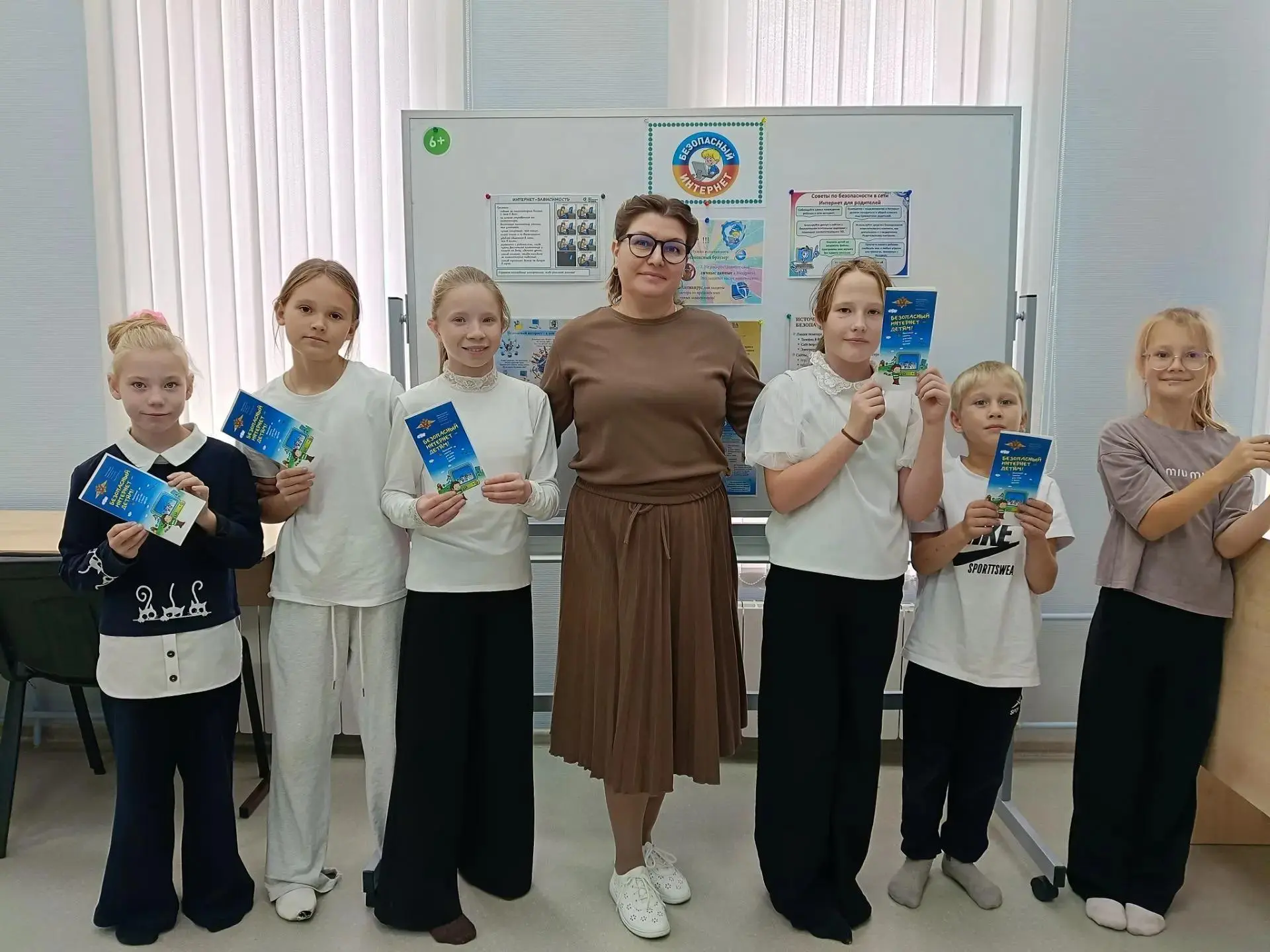 📘 В Новомоношкинской сельской библиотеке прошла беседа «Безопасный интернет  - детям»!