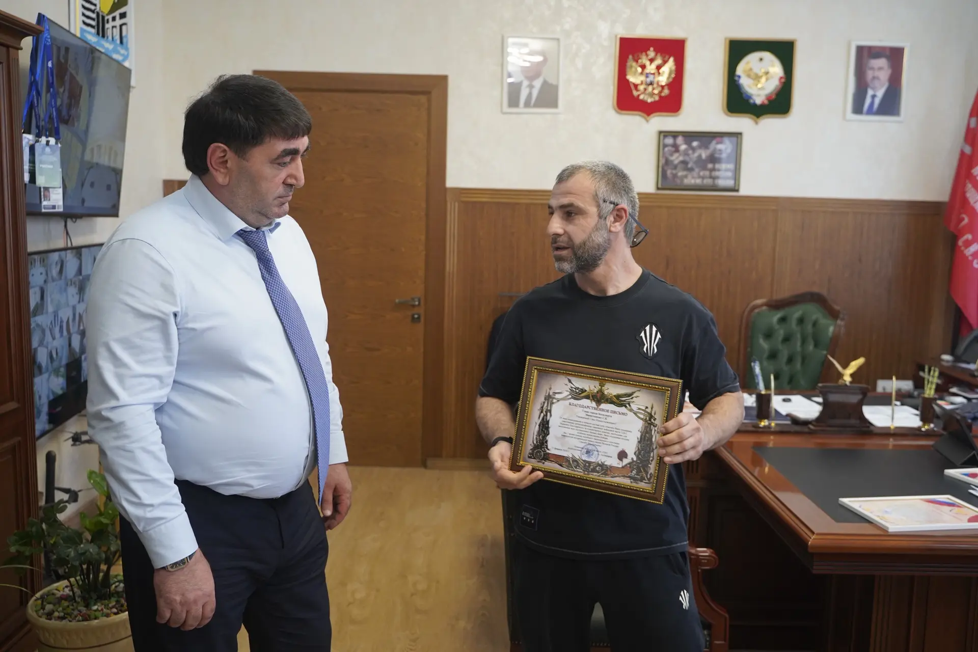 Глава Кизилюрта Саид Маматханов получил благодарность от командования воинской части за...