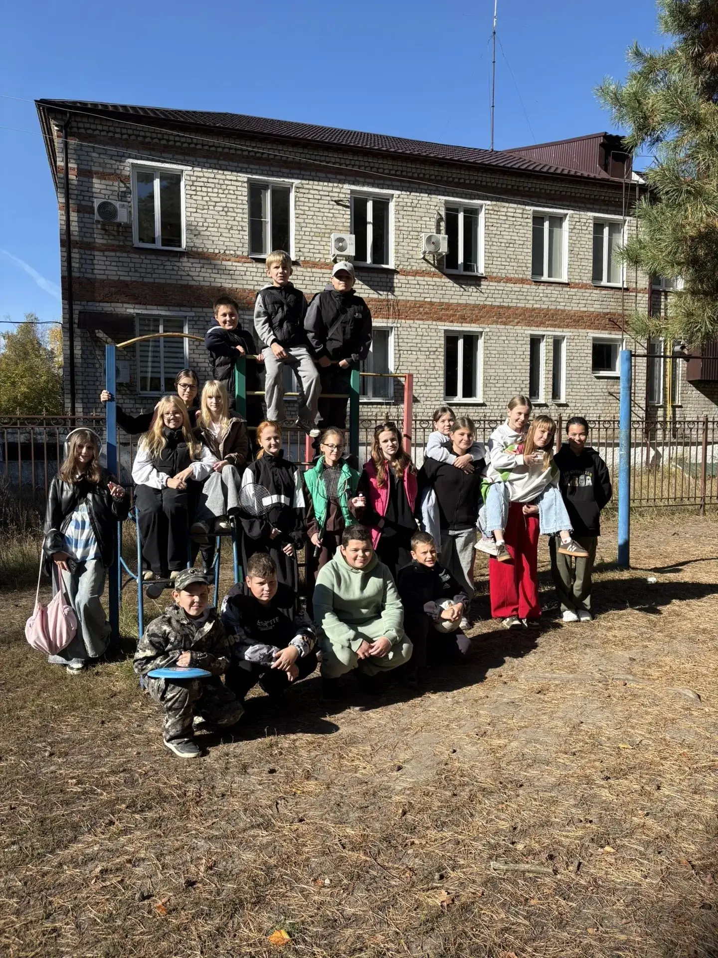 Стоял один из тех редких солнечных октябрьских дней, когда природа словно решает устрои...