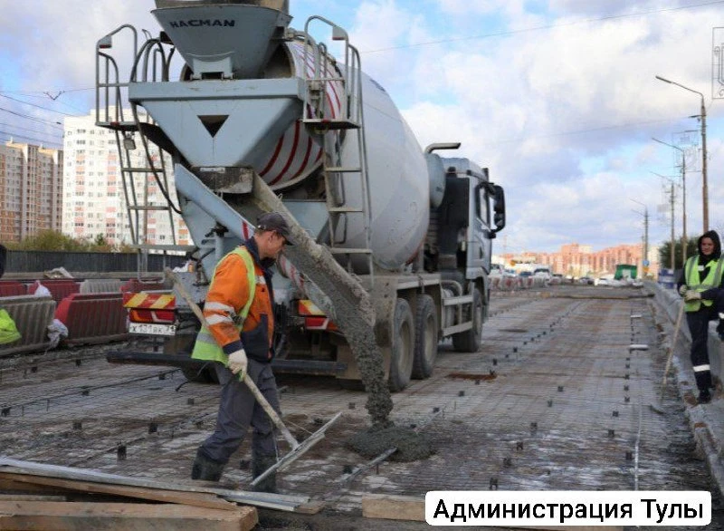 Павшинский мост в Туле планируют отремонтировать до конца октября. Сейчас подрядчик вед...
