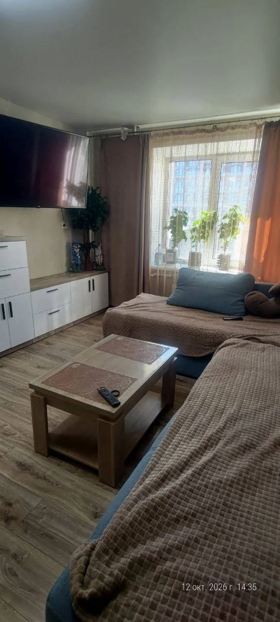 В аренду предлагается 3-х комнатная квартира в кирпичном доме пр Строителей, д. 92 ,рай...