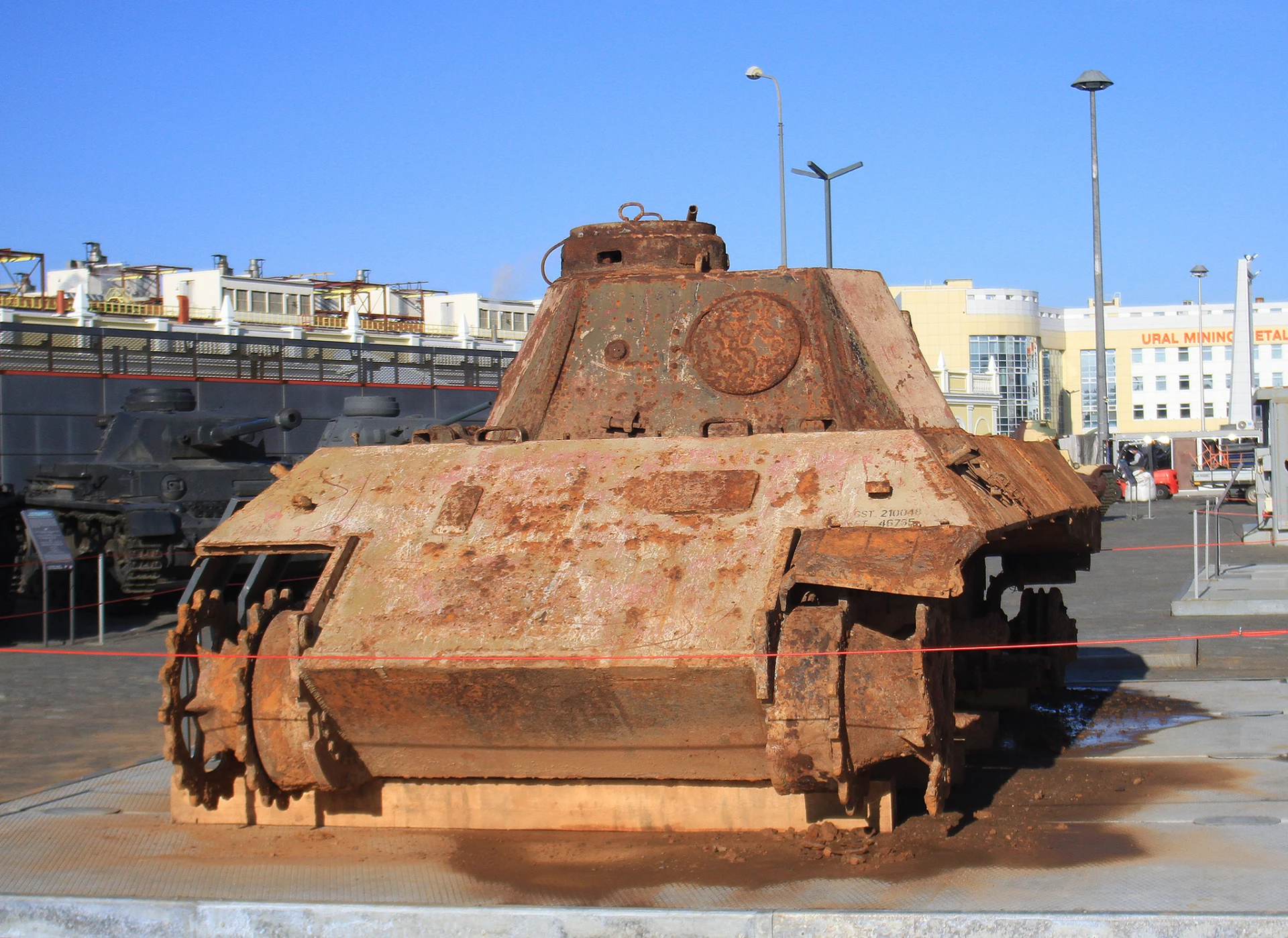 Немецкий средний танк Pz.Kpfw. V Panther Ausf. D в экспозиции Музейного комплекса гражд...