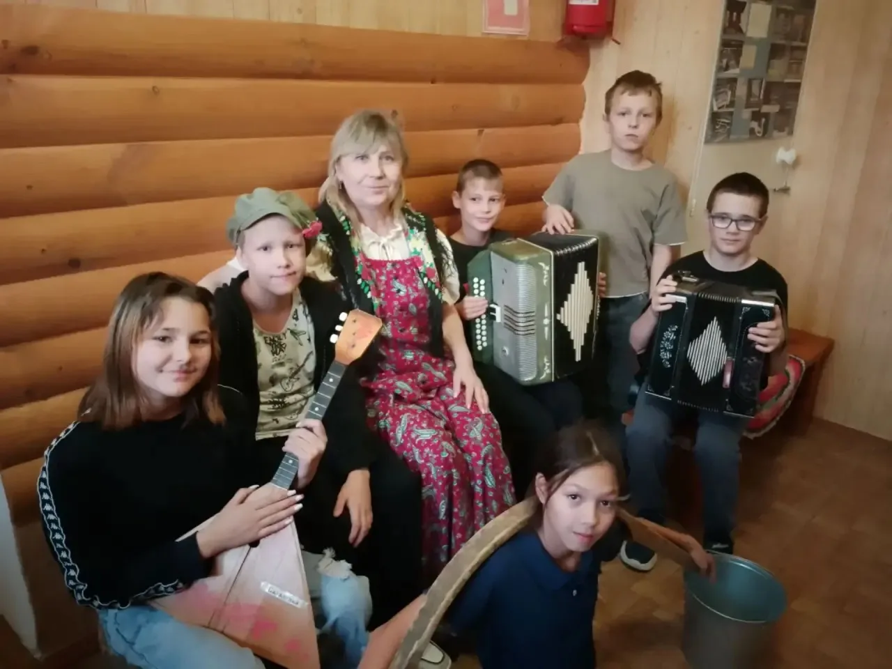 12 октября  ребята 4-5 классов из кружка "Юные экскурсоводы" побывали на выставке "Русс...