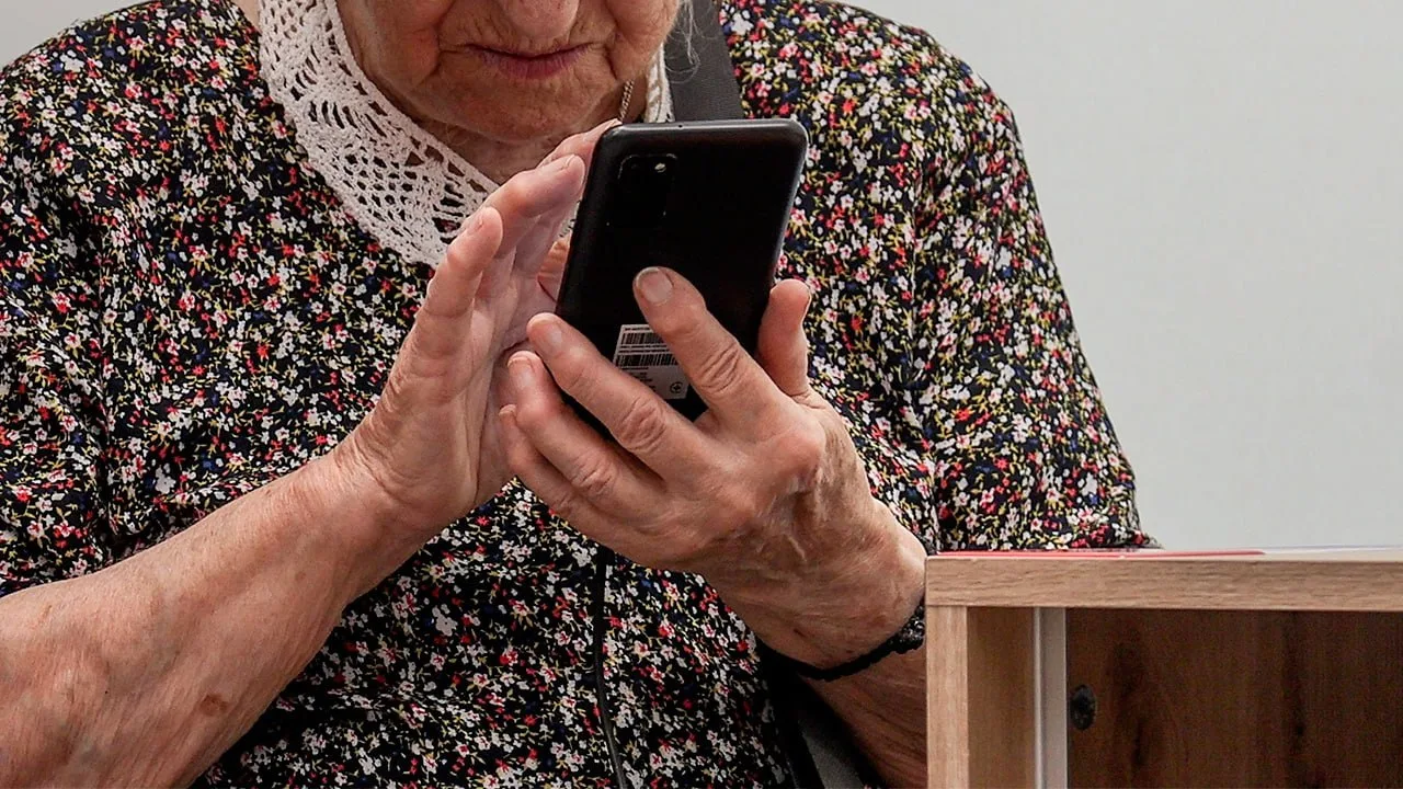 📱 В Азнакаево пенсионерка передала мошенникам 4,33 млн рублей
