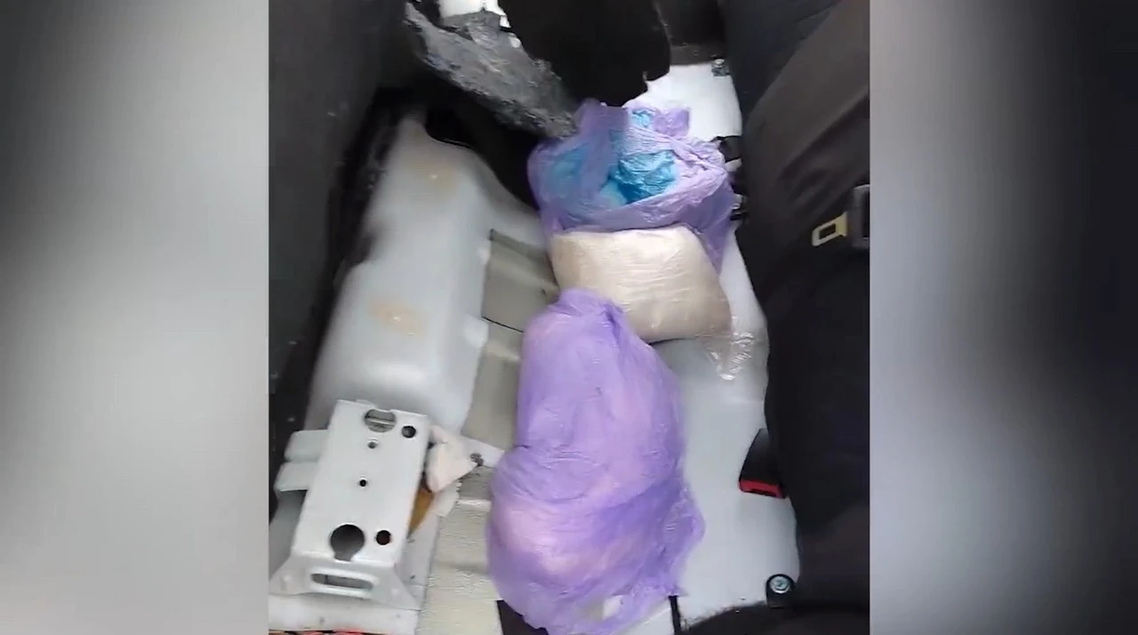 Через Воронеж в сторону Кубани водитель на Lada Granta вёз около 5 кг мефедрона