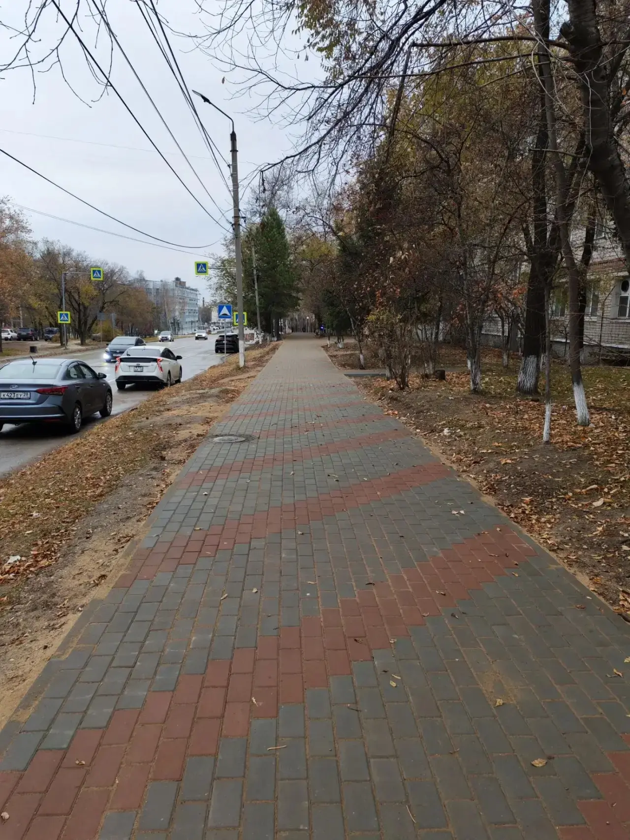 🚶 У автошколы на 50 лет Октября появился новый тротуар!