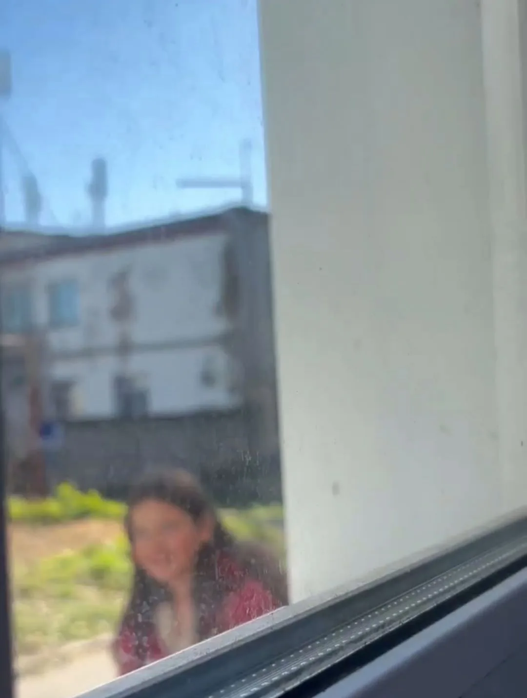 Родители , поговорите со своими детьми. Непонятно с какой целью они стучались сегодня в...