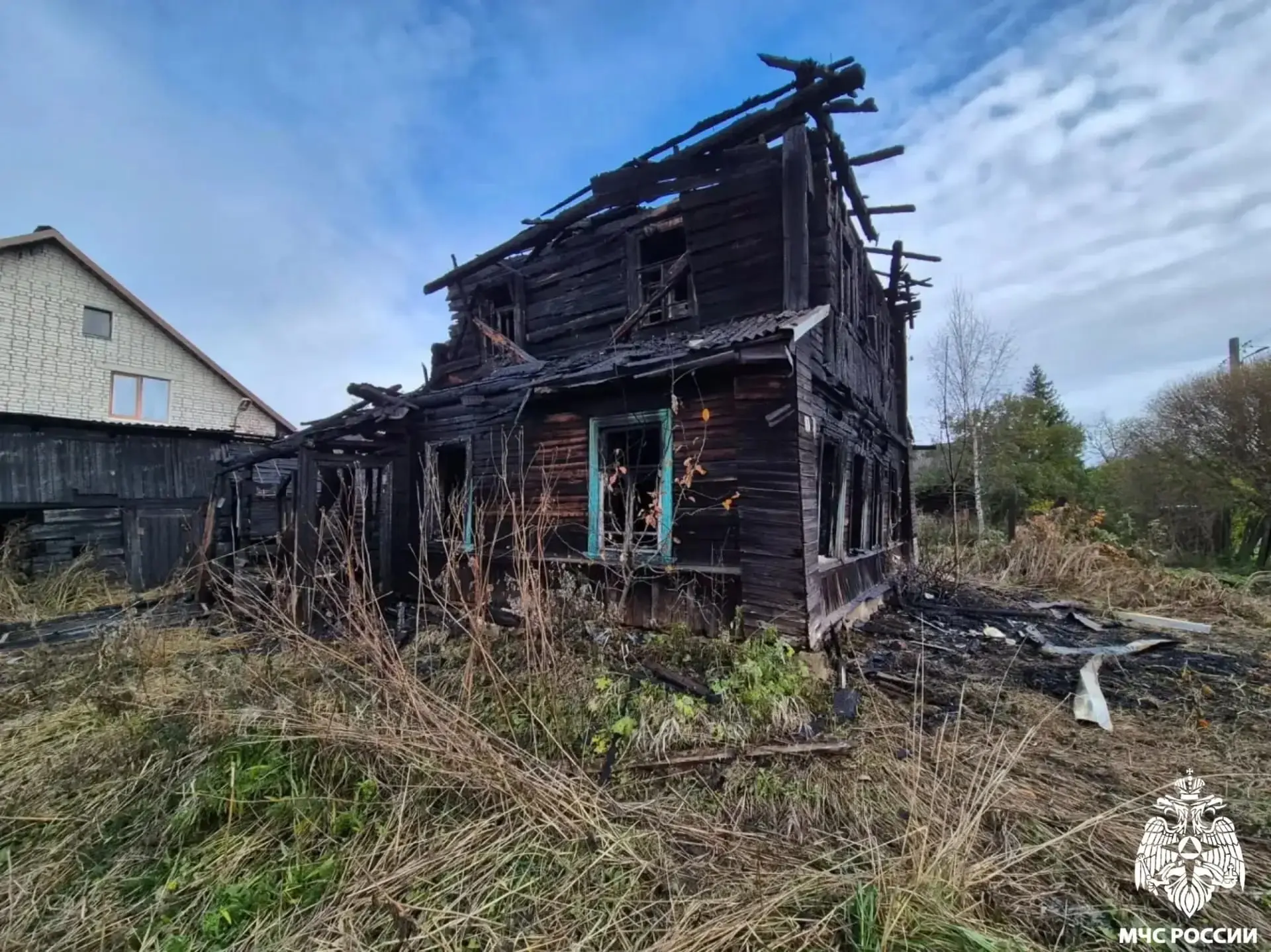 В Тверской области пожарные ликвидировали возгорание и спасли дома
