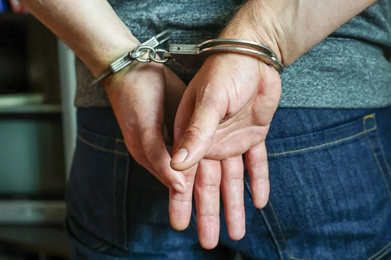В Новомихайловском задержали 18-летнего похитителя товаров из магазина