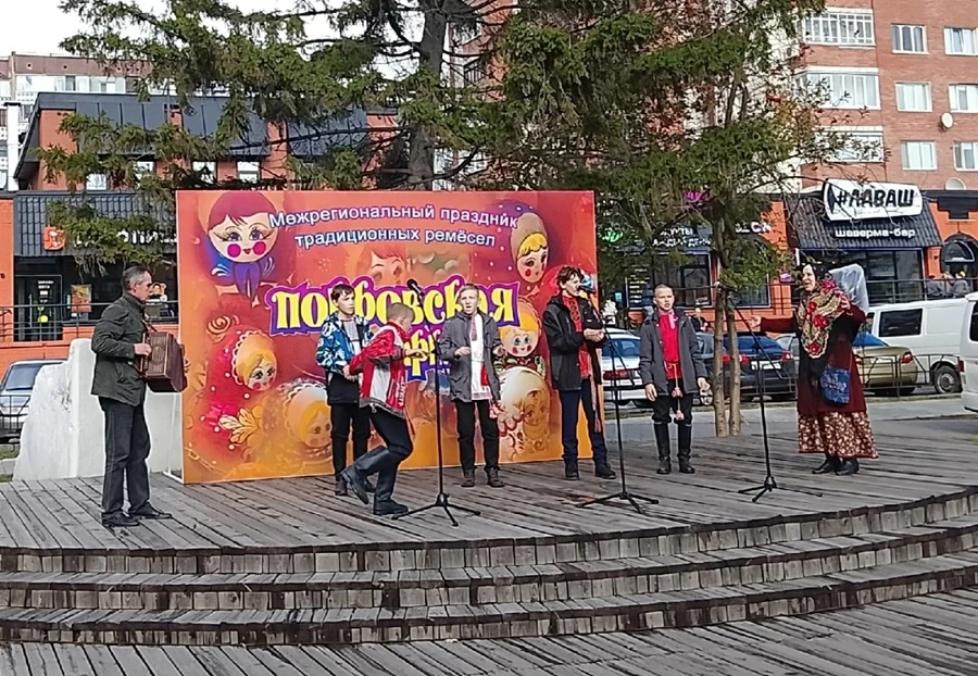 Игрушки из ваты по советской технологии, поясные сумки-лакомники для мелочей и пряников...