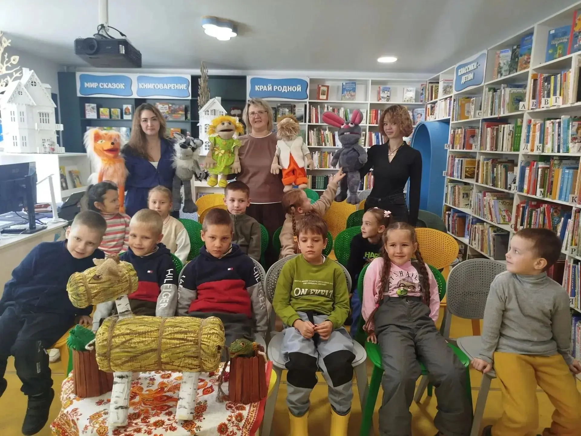 В этот же день на площадках библиотек прошли и другие творческие встречи. В Городской д...