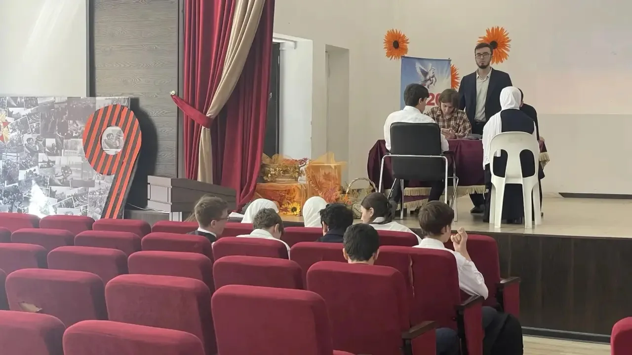 8 октября в актовом зале РФМЛИ состоялась встреча учащихся 8–11 классов с сотрудниками ...