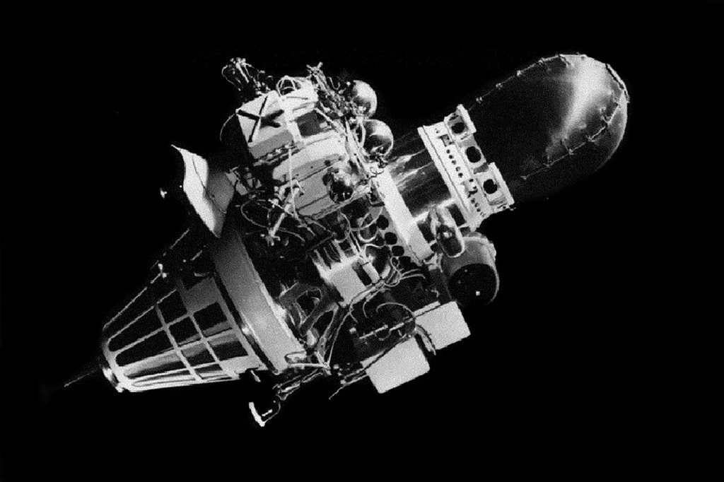 8 октября 1965 года космический аппарат «Луна-7» совершил «жёсткую» посадку в районе, р...