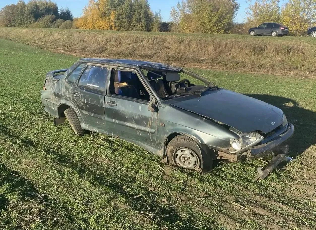 В Брянской области водитель госпитализирован после опрокидывания автомобиля
