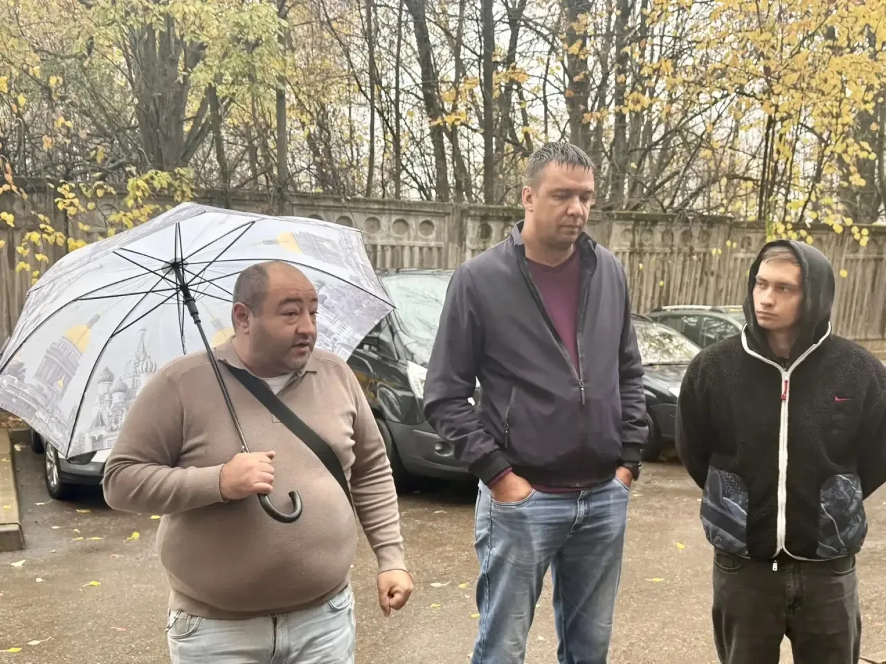 Состоялась срочная выездная администрация с жителями дома 75 по улице Шибанкова. Главны...