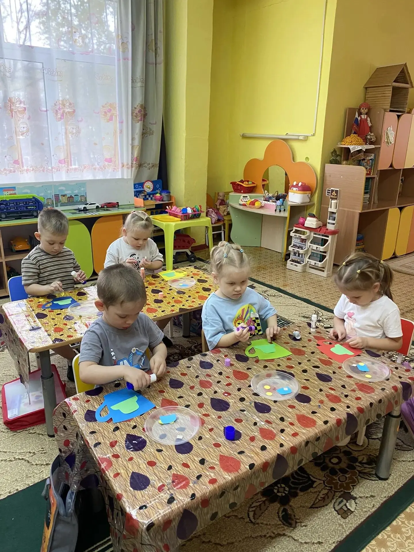 «Папа — это тот, кто может всё: починить игрушку, построить крепость, защитить от всех ...
