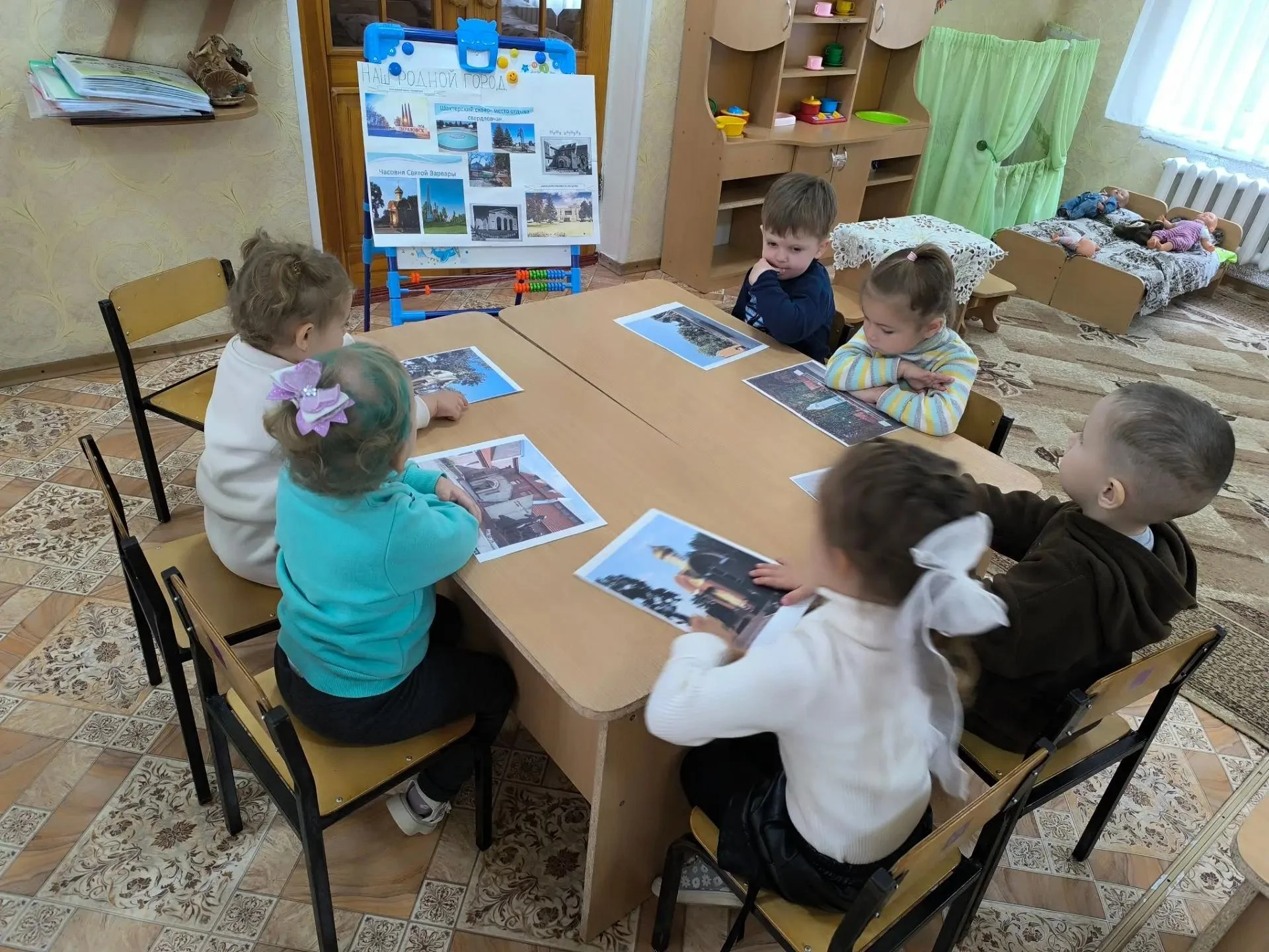 🏙️ Сегодня наши малыши отправились в маленькое путешествие по родному городу.