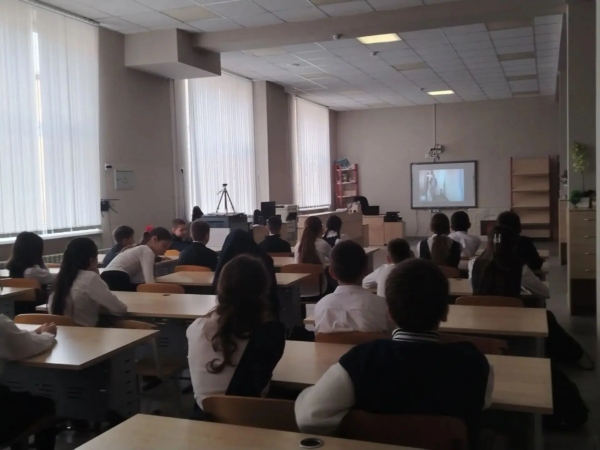 Учащиеся 5 классов стали гостями киноклуба ЦО"Диалог". Ребята просмотрели фильм "Приклю...