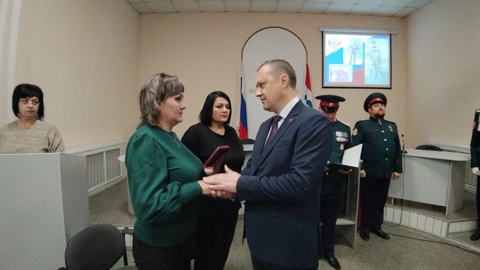 В Москаленском районе прошла торжественная и трогательная церемония. Государственная на...