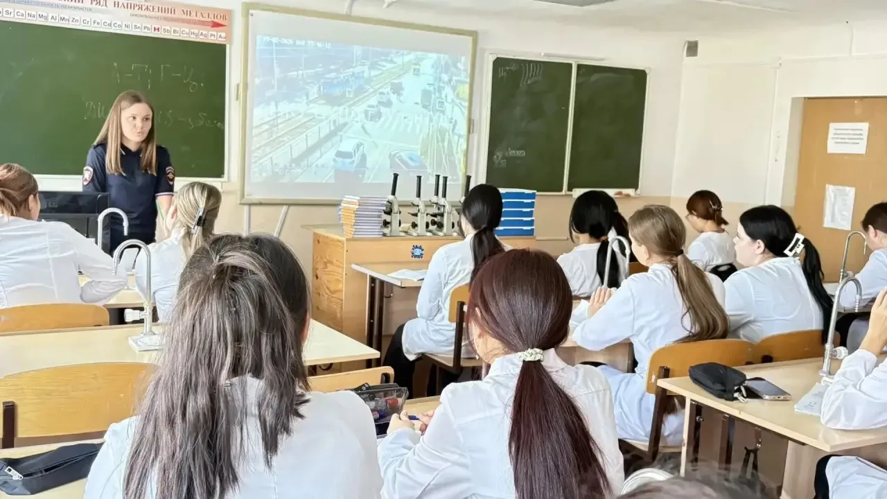 🚦 В ГАПОУ «РБМК имени Э.Р. Раднаева» прошла профилактическая беседа по безопасности до...