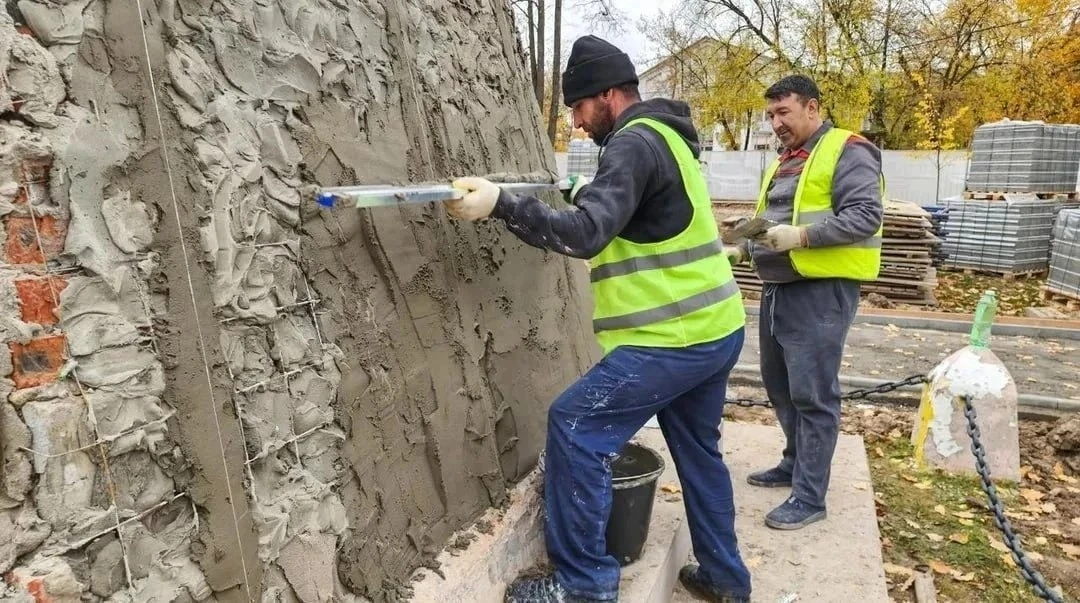 На Соборной площади в Подольске начали ремонтировать памятник-обелиск
