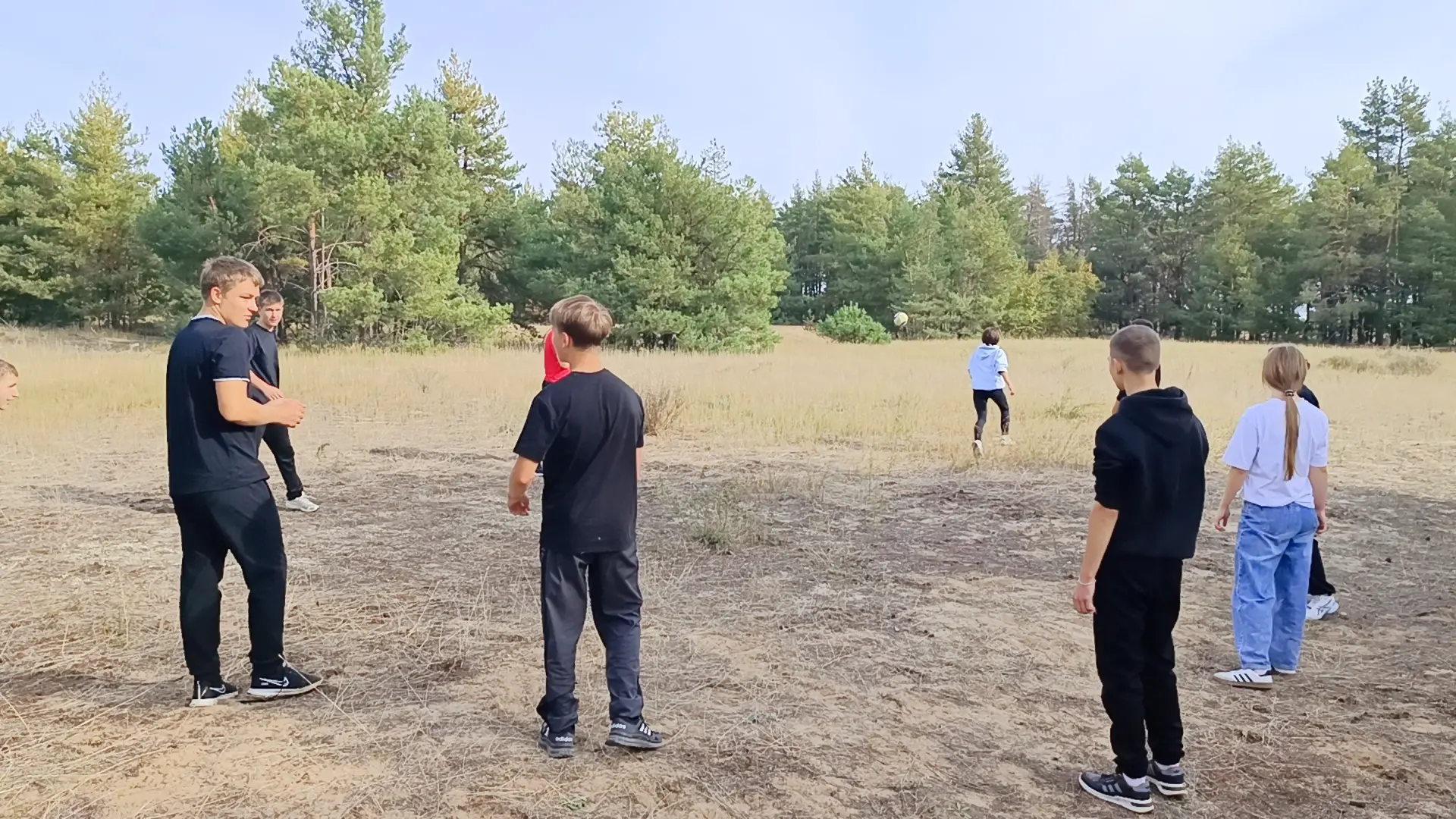У нас сегодня гости. С нами в поход пошли ребята из Басакинской школы 🏫
