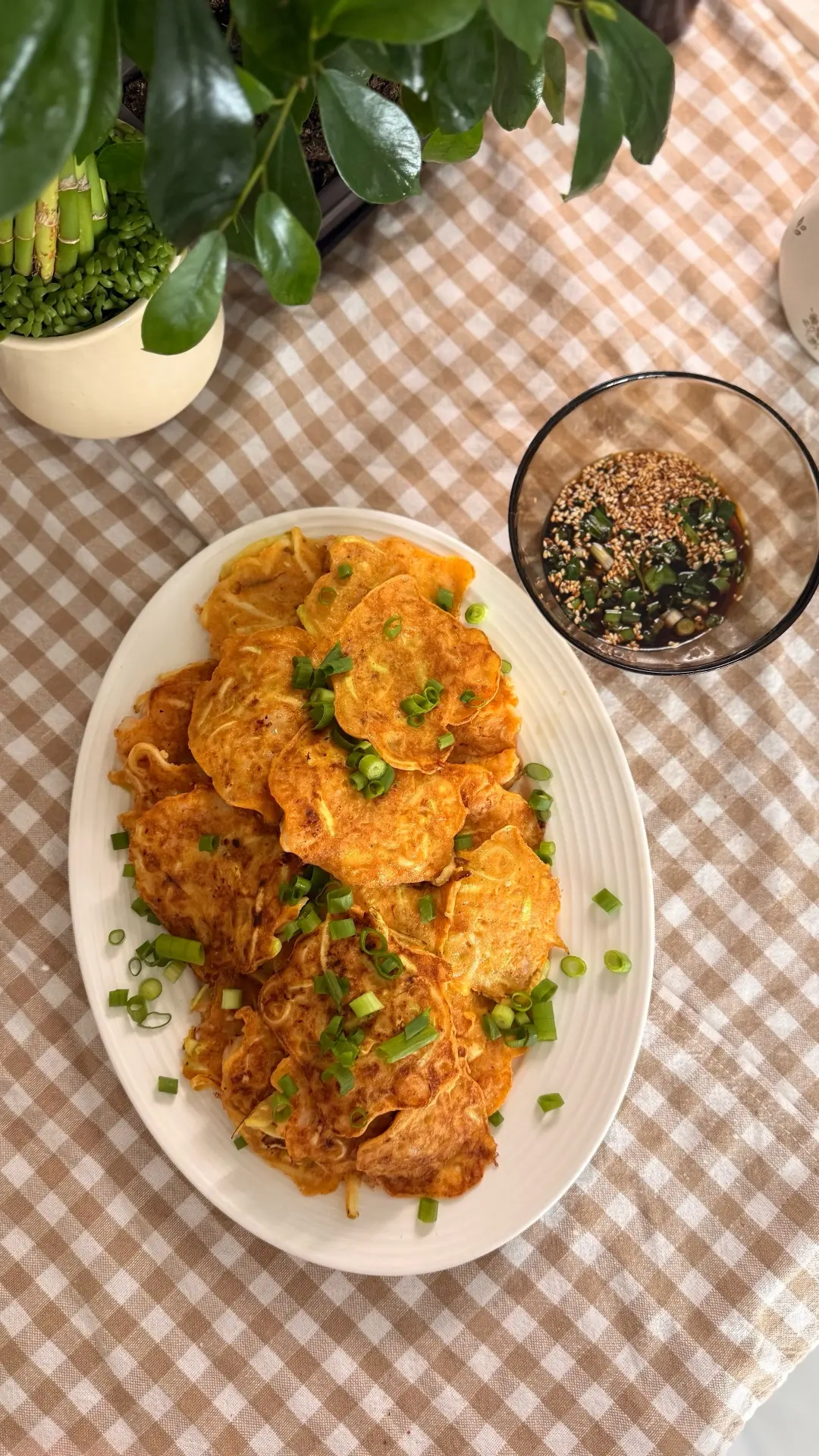Закуска из кабачка  с креветками и кунжутом