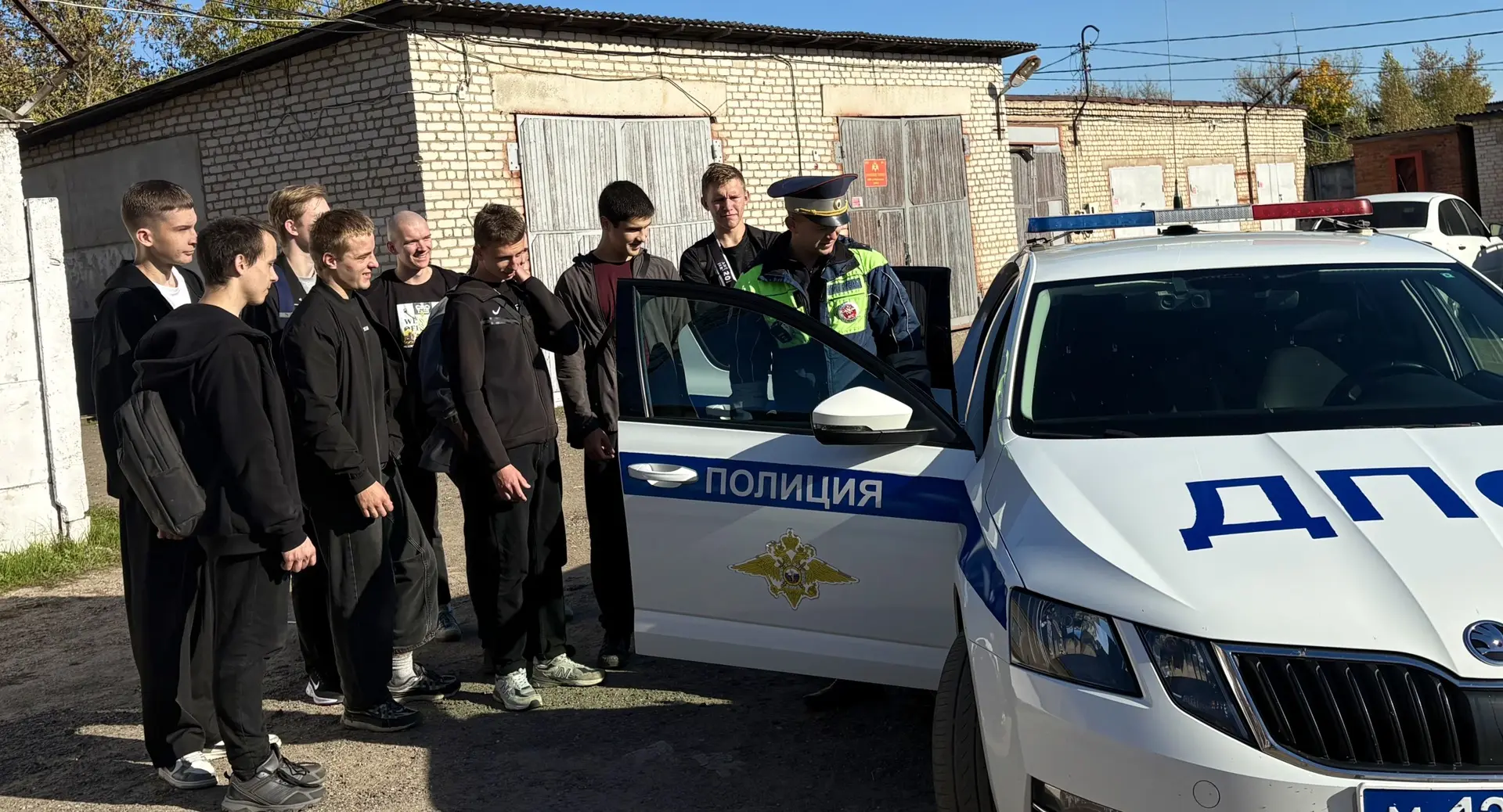 👮В Кирове сотрудники полиции провели День открытых дверей для студентов колледжа
