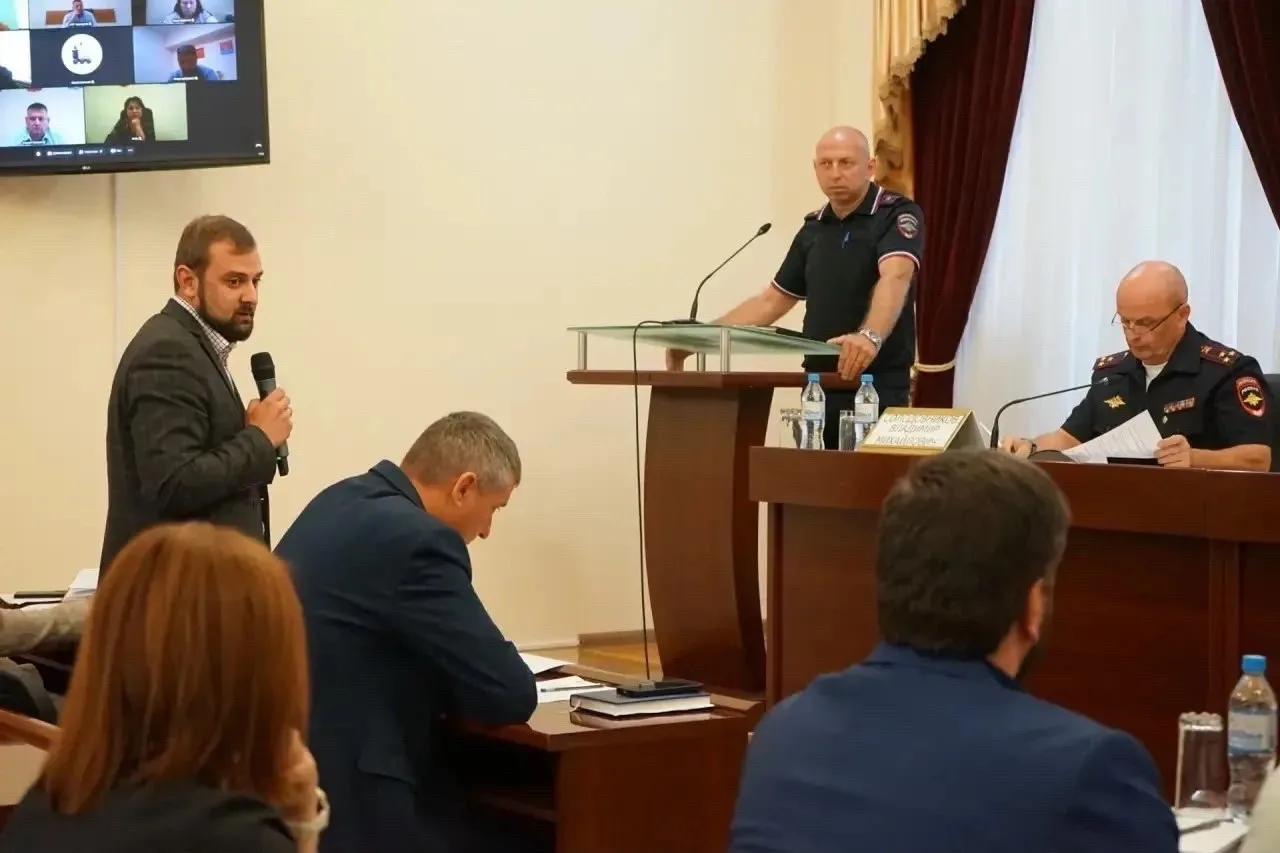 Сотрудники Госавтоинспекции провели расширенную комиссию в Усть-Донецком районе