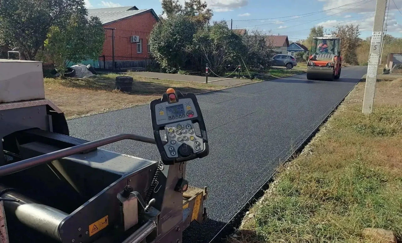 В Оренбурге кладут асфальт на Гастелло и еще десятке улиц