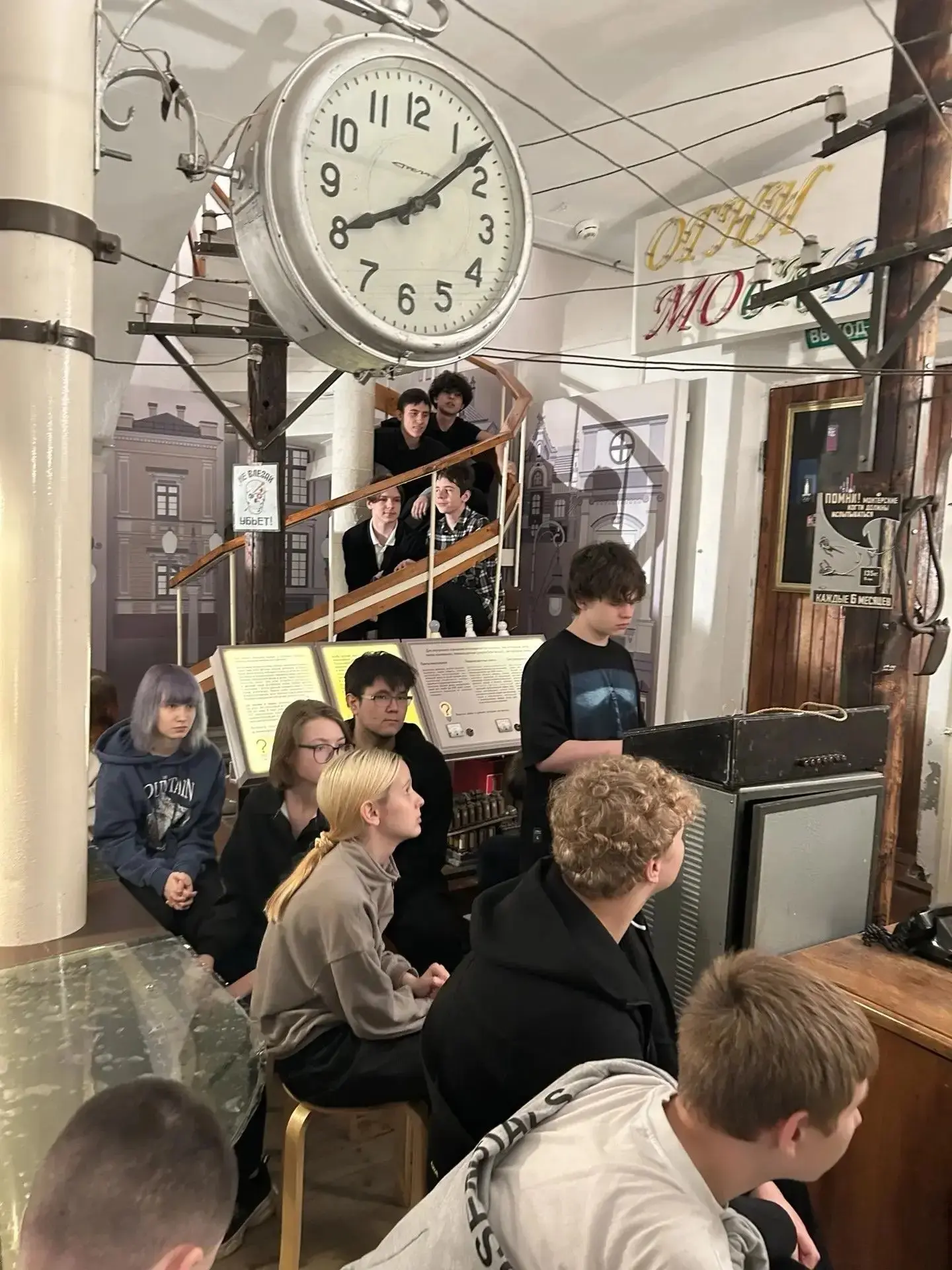 💡 Экскурсии к работодателям: 9 «Д» класс в музее «Огни Москвы»