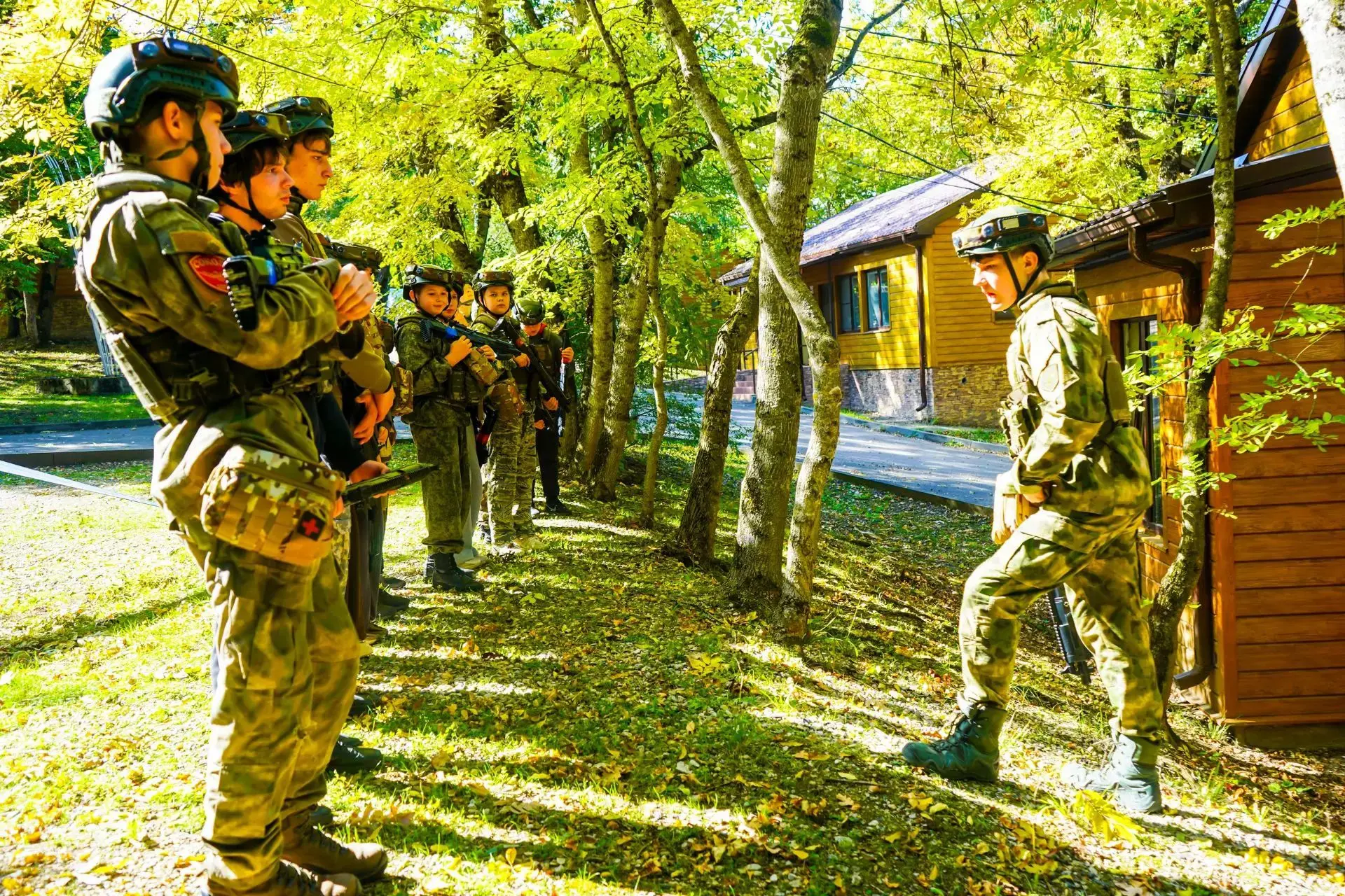 Наши землячки прошли смену в военно-спортивном лагере «Авангард»
