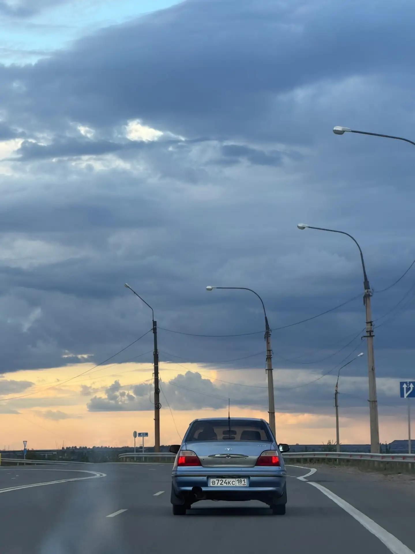 Daewoo Nexia машина на полном ходу коробка не выбивает не стучит ходовка, отличная трас...