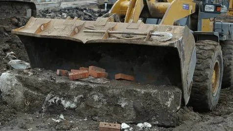 🏗️ В Самарской области начали разбирать сгоревший склад Wildberries.