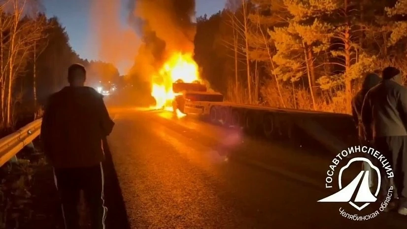 На трассе М‑5 в районе Юрюзани загорелась фура