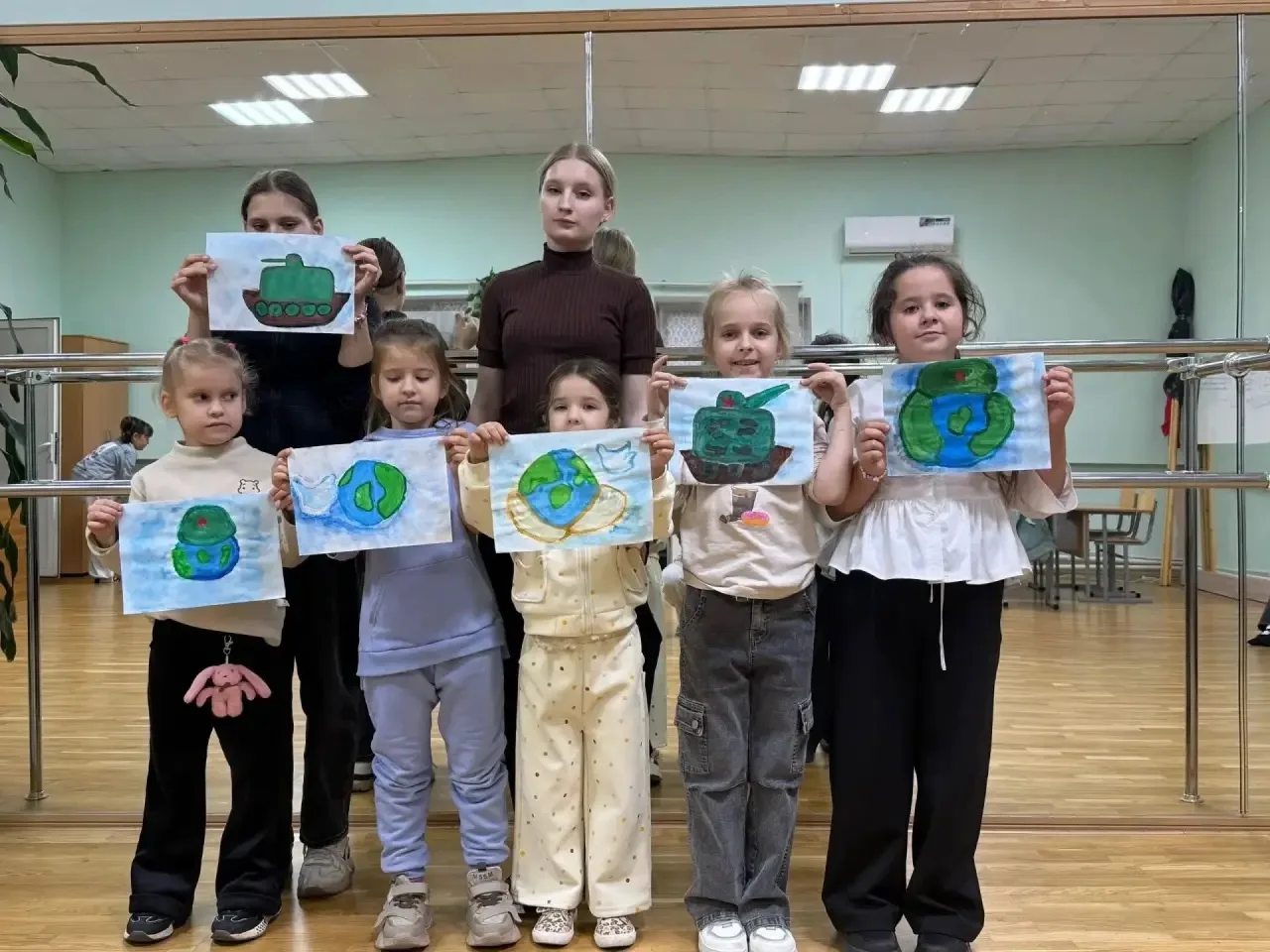 «Неделя добрых дел» в посёлке Кирова: тепло детских сердец для защитников 🇷🇺❤️